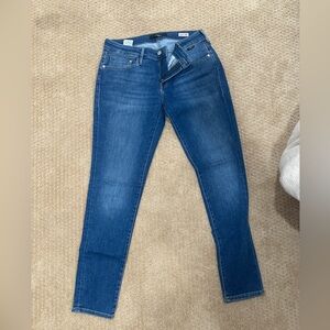 SUPER CUTE BLUE JEANS! Barely worn